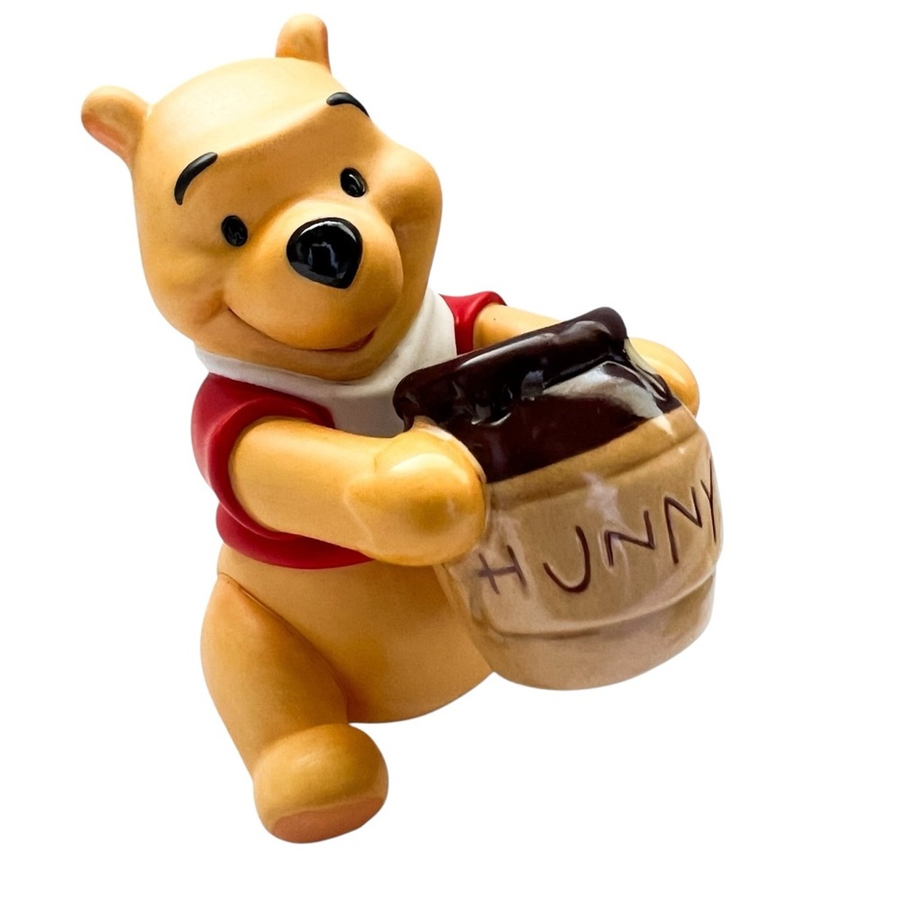 WDCC Walt Disney Classics Collection Winnie The Pooh and The Honey Tree Figurine